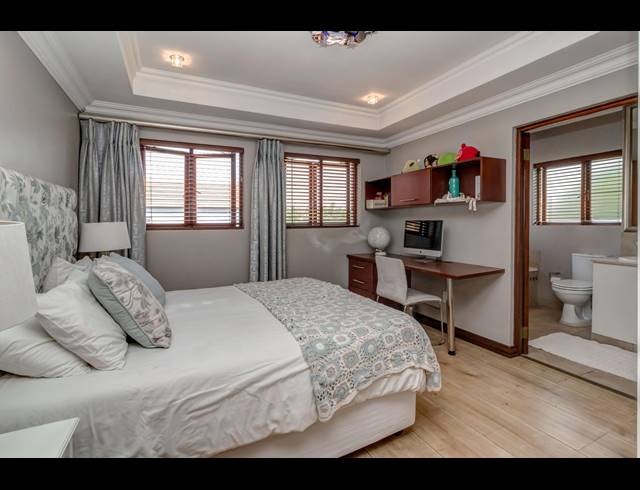 5 BEDROOM HOUSE FOR SALE IN DAINFERN VALLEY ESTATE
